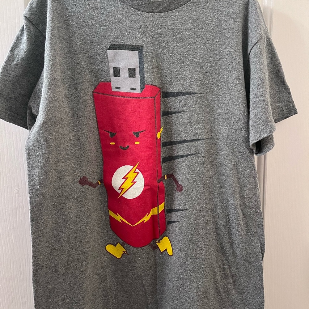 women’s graphic tees